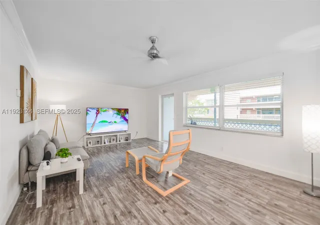 Listing Photo 4 - Condo for sale in building located at 200 Ne 12Th Ave, Hallandale Beach, FL 33009 - Unit #6D