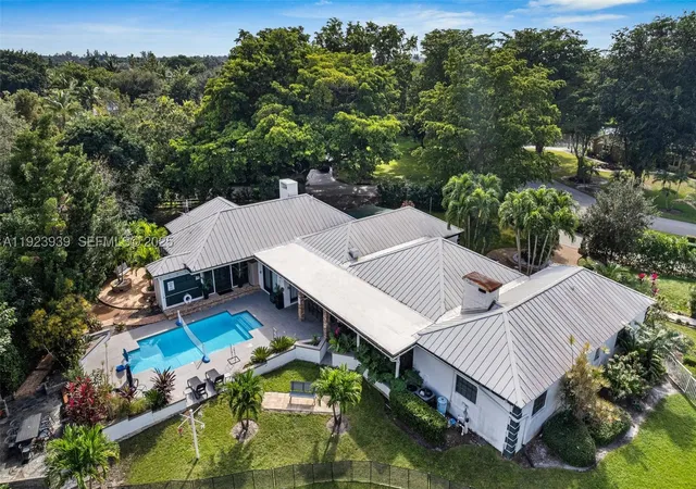 Photo 1 of Single family home for sale at 11155 Sw 40th St, Davie, FL 33328 | MLS# A11923939 | Listing updated on 2026-09-09