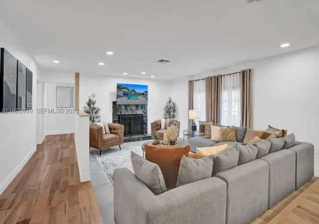 Photo 4 of Single family home for sale at 11155 Sw 40Th St, Davie, FL 33328 | MLS# A11923939 | Listing updated on 2026-09-09