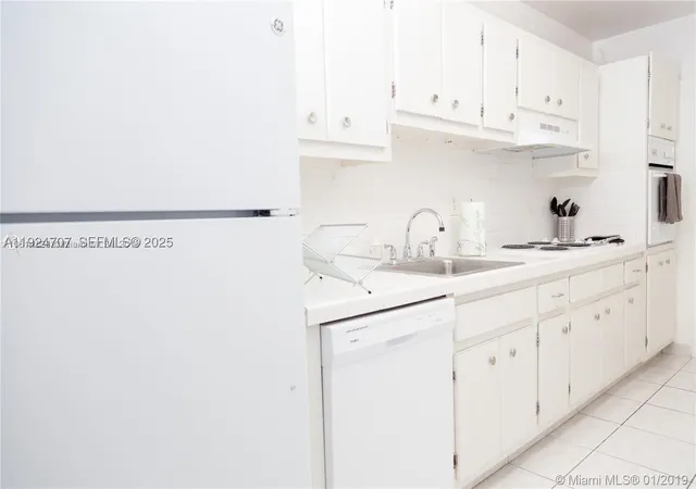 Photo 4 of Condo for sale at 100 Lincoln Rd #1216, Miami Beach, FL 33139 | MLS# A11924707 | Listing updated on 2026-08-28