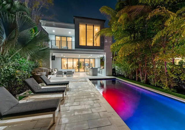 Photo 1 of Mansion for sale at 310 Se 11th Ave, Fort Lauderdale, FL 33301 | MLS# A11924942 | Listing updated on 2026-09-11