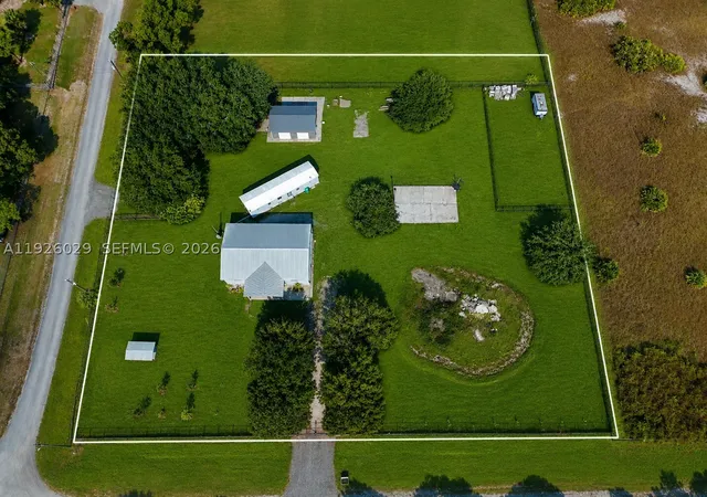 Photo 2 of Single family home for sale at 527 Perimeter Rd, Clewiston, FL 33440 | MLS# A11926029 | Listing updated on 2026-09-12