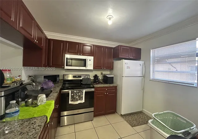 Listing Photo 5 - Condo for sale in building located at 19805 Sw 114Th Ave, Miami, FL 33157 - Unit #219