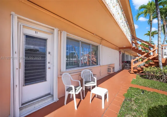 Photo 3 of Condo for sale at 800 Sw 10th Ter #11T, Hallandale Beach, FL 33009 | MLS# A11927003 | Listing updated on 2026-09-25