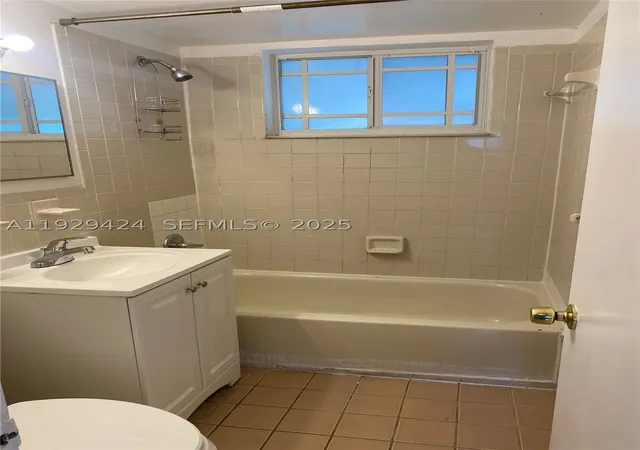 Photo 3 of Single family home for sale at 172 Nw 29th Ave, Fort Lauderdale, FL 33311 | MLS# A11929424 | Listing updated on 2026-09-02