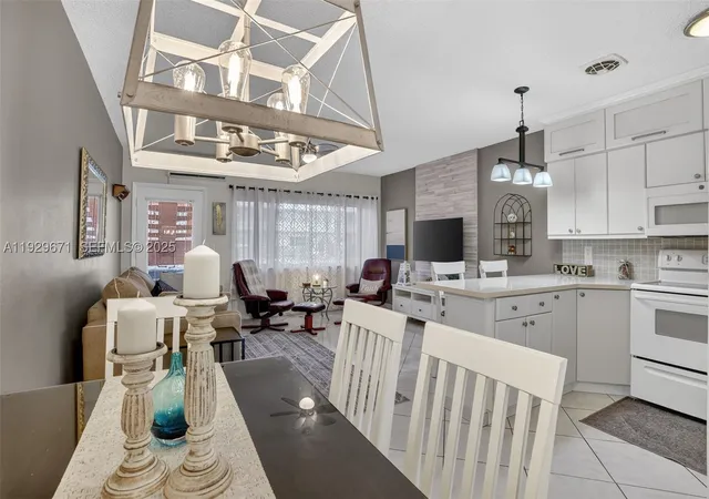 Photo 3 of Condo for sale at 800 Sw 10th Ter #4T, Hallandale Beach, FL 33009 | MLS# A11929671 | Listing updated on 2026-09-21