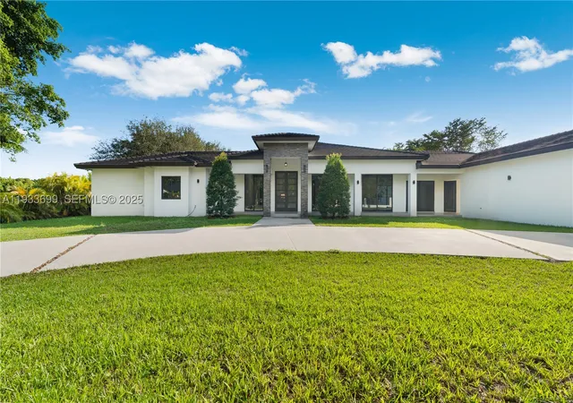 Photo 4 of Single family home for sale at 10398 Sw 64Th St, Miami, FL 33173 | MLS# A11933699 | Listing updated on 2026-09-04
