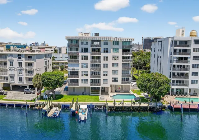Listing Photo 3 - Condo for sale in building located at 9250 W Bay Harbor Dr, Bay Harbor Islands, FL 33154 - Unit #5D