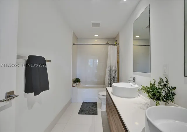 Photo 3 of Condo for sale at 121 Ne 34th St #902, Miami, FL 33137 | MLS# A11935225 | Listing updated on 2026-10-07