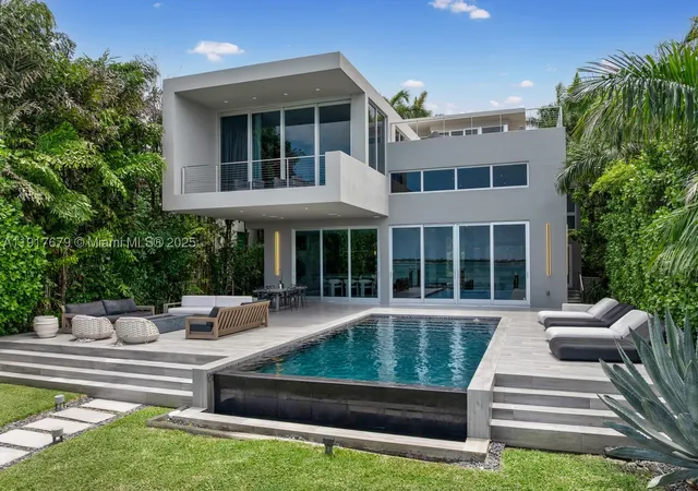 Photo 4 of Single family home for sale at 1379 N Venetian Way, Miami, FL 33139 | MLS# A11917679 | Listing updated on 2026-09-30