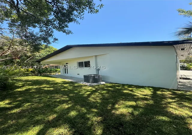 Photo 4 of House for sale at 111 Nw 7Th Ave, Dania Beach, FL 33004 | MLS# A11936067 | Listing updated on 2026-08-27