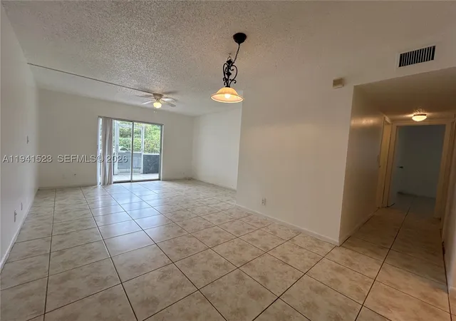Listing Photo 2 - Condo for sale in building located at 4354 Nw 9Th Ave, Pompano Beach, FL 33064 - Unit #12-1C