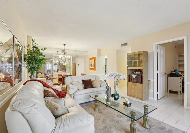 Listing Photo 3 - Condo for sale in building located at 4350 Hillcrest Dr, Hollywood, FL 33021 - Unit #702