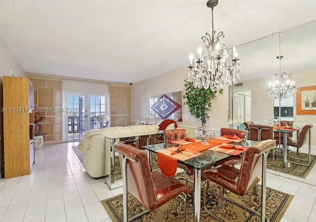 Listing Photo 5 - Condo for sale in building located at 4350 Hillcrest Dr, Hollywood, FL 33021 - Unit #702