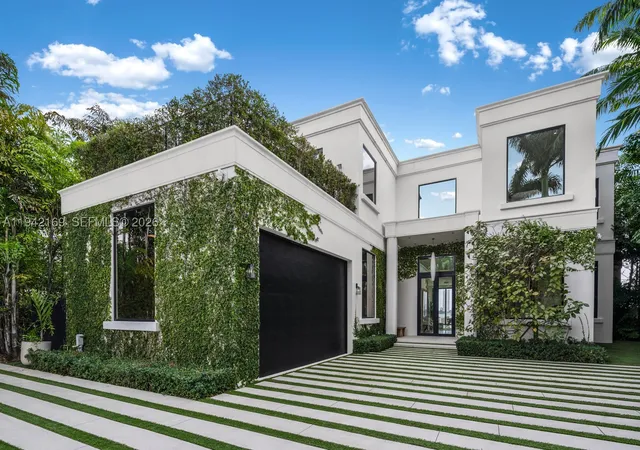 Photo 1 of Mansion for sale at 33 E Dilido Dr, Miami Beach, FL 33139 | MLS# A11942169 | Listing updated on 2026-10-05