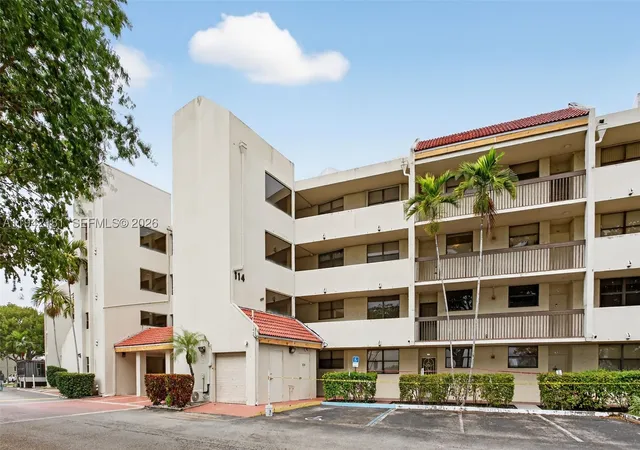 Photo 2 of Sale Pending at 114 Lake Emerald Dr #104, Oakland Park, FL 33309 | MLS# A11942181 | Listing updated on 2026-09-07