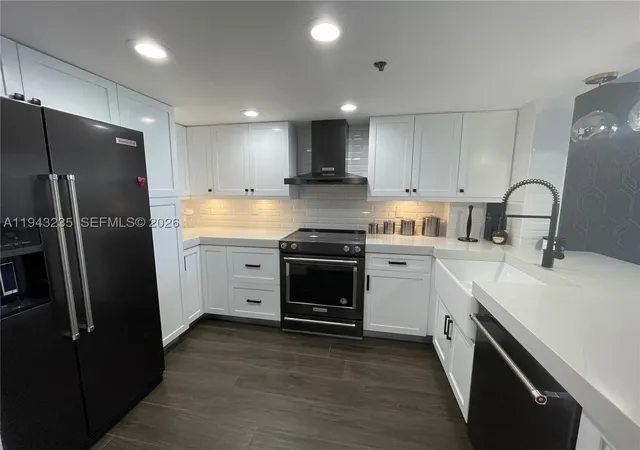 Photo 2 of Condo for sale at 2555 Collins Ave #1409, Miami Beach, FL 33140 | MLS# A11943235 | Listing updated on 2026-08-27