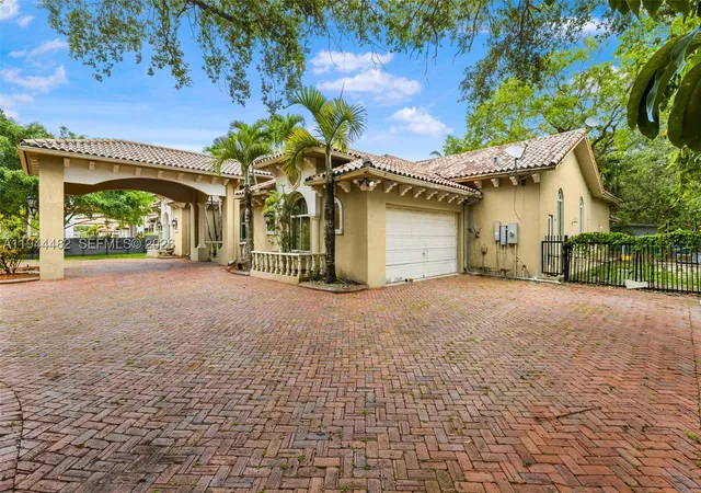 Photo 3 of Mansion for sale at 7761 Sw 122nd Ave, Miami, FL 33183 | MLS# A11944482 | Listing updated on 2026-09-30