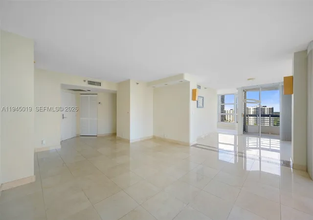 Listing Photo 5 - Condo for sale in building located at 19101 Ne 36Th Ct, Miami, FL 33180 - Unit #2006