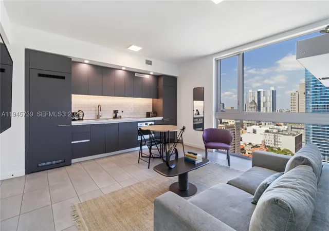 Listing Photo 4 - Condo for sale in building located at 227 Ne 2Nd St, Miami, FL 33132 - Unit #2506