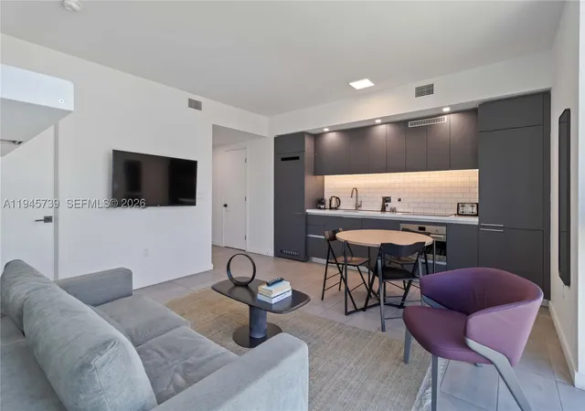 Listing Photo 5 - Condo for sale in building located at 227 Ne 2Nd St, Miami, FL 33132 - Unit #2506