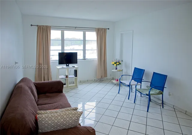 Photo 4 of Condo for sale at 2309 Park Ln #304, Hollywood, FL 33021 | MLS# A11947436 | Listing updated on 2026-09-04