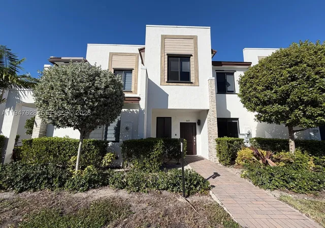Townhouse for sale at 909 Ne 211Th St, Miami, FL 33179 | MLS# A11947628
