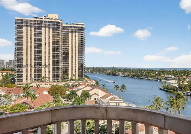 Listing Photo 2 - Condo for sale in building located at 19355 Turnberry Wy, Aventura, FL 33180 - Unit #8L