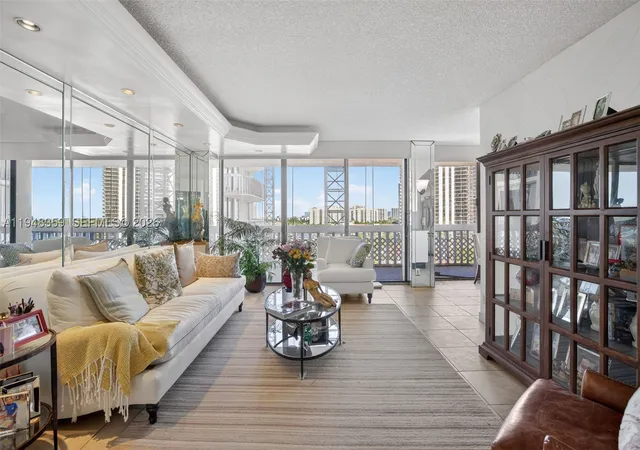 Listing Photo 4 - Condo for sale in building located at 19355 Turnberry Wy, Aventura, FL 33180 - Unit #8L