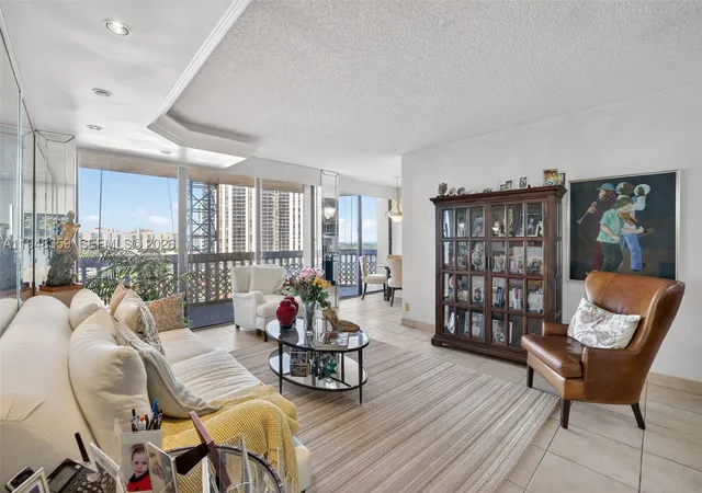 Listing Photo 5 - Condo for sale in building located at 19355 Turnberry Wy, Aventura, FL 33180 - Unit #8L