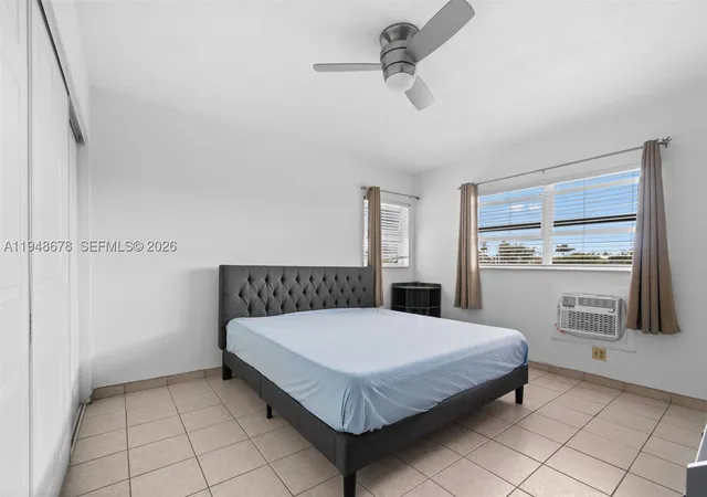 Listing Photo 4 - Condo for sale in building located at 141 Ne 10Th Ave, Hallandale Beach, FL 33009 - Unit #26C