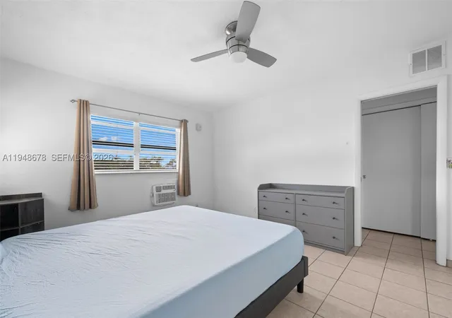 Listing Photo 5 - Condo for sale in building located at 141 Ne 10Th Ave, Hallandale Beach, FL 33009 - Unit #26C