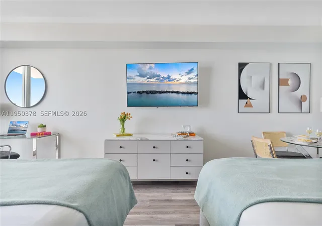 Listing Photo 4 - Condo for sale in building located at 2889 Mcfarlane Rd, Miami, FL 33133 - Unit #1409