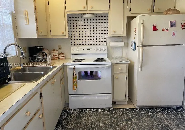 Photo 3 of Condo for sale at 5300 Washington St #S111, Hollywood, FL 33021 | MLS# A11951653 | Listing updated on 2026-09-16