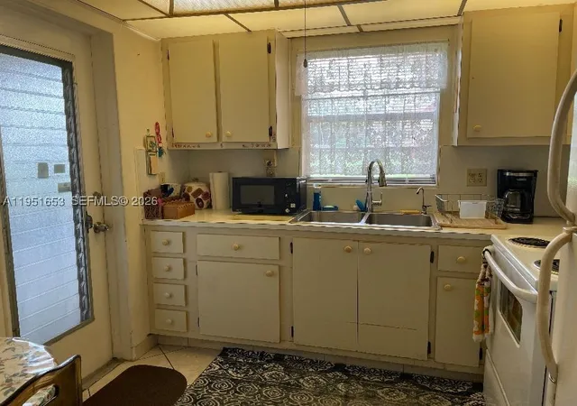 Photo 4 of Condo for sale at 5300 Washington St #S111, Hollywood, FL 33021 | MLS# A11951653 | Listing updated on 2026-09-16