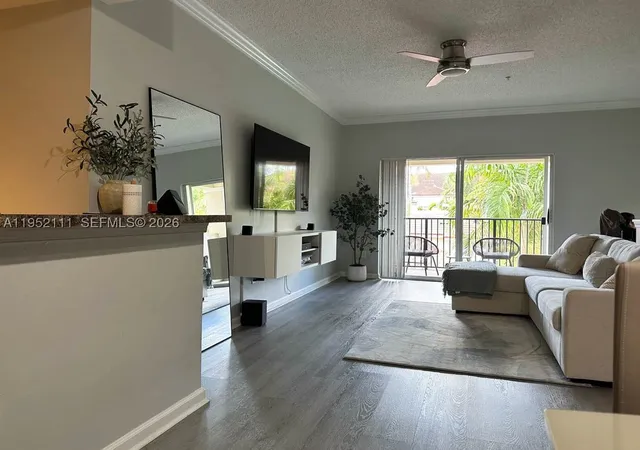 Listing Photo 5 - Condo for sale in building located at 5840 W Sample Rd, Coral Springs, FL 33067 - Unit #305