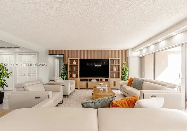 Listing Photo 5 - Condo for sale in building located at 1800 Ne 114Th St, Miami, FL 33181 - Unit #909