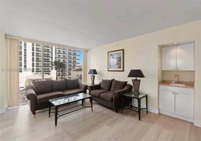 Listing Photo 3 - Condo for sale in building located at 4775 Collins Ave, Miami, FL 33140 - Unit #507