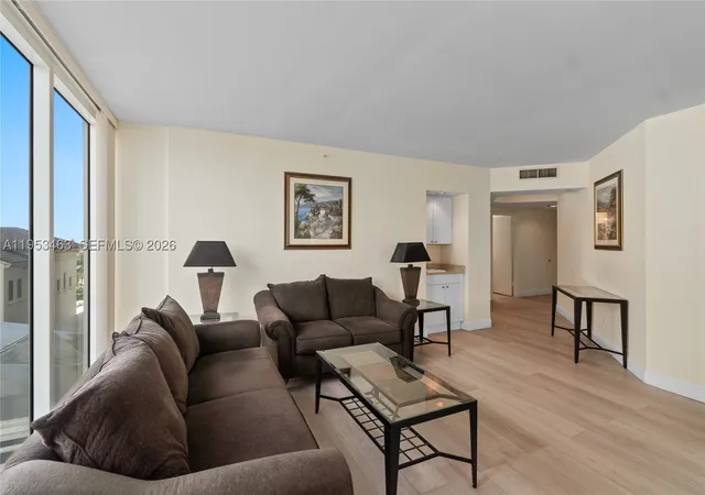Listing Photo 5 - Condo for sale in building located at 4775 Collins Ave, Miami, FL 33140 - Unit #507