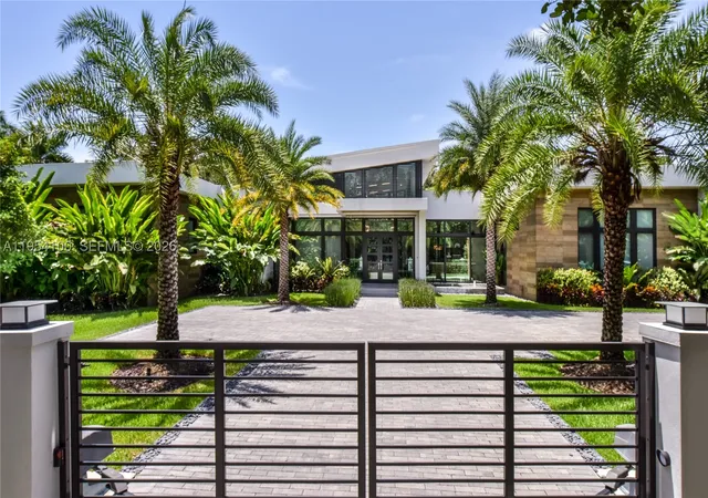 Photo 2 of Mansion for sale at 11050 Sw 69th Ave, Pinecrest, FL 33156 | MLS# A11954100 | Listing updated on 2026-08-28