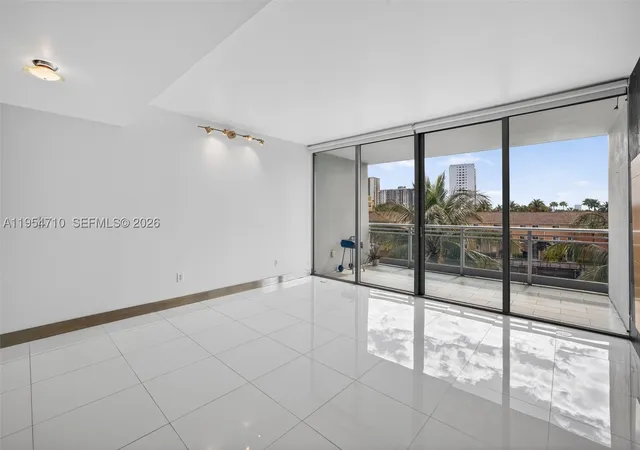 Listing Photo 2 - Condo for sale in building located at 2950 Ne 188Th St, Miami, FL 33180 - Unit #302