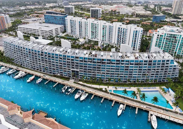 Listing Photo 3 - Condo for sale in building located at 2950 Ne 188Th St, Miami, FL 33180 - Unit #302