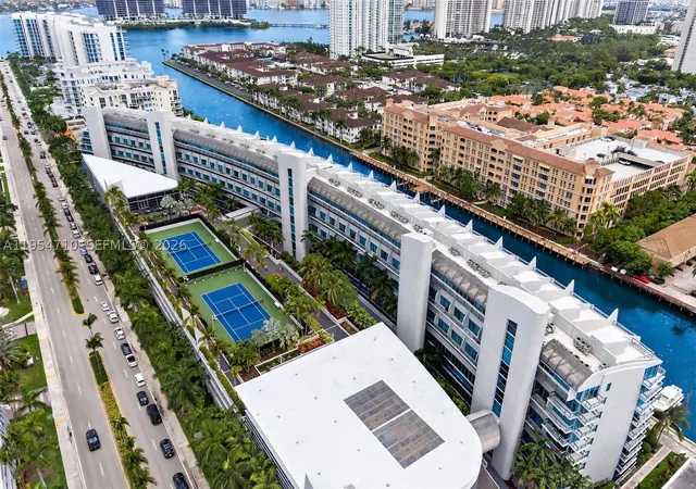 Listing Photo 4 - Condo for sale in building located at 2950 Ne 188Th St, Miami, FL 33180 - Unit #302
