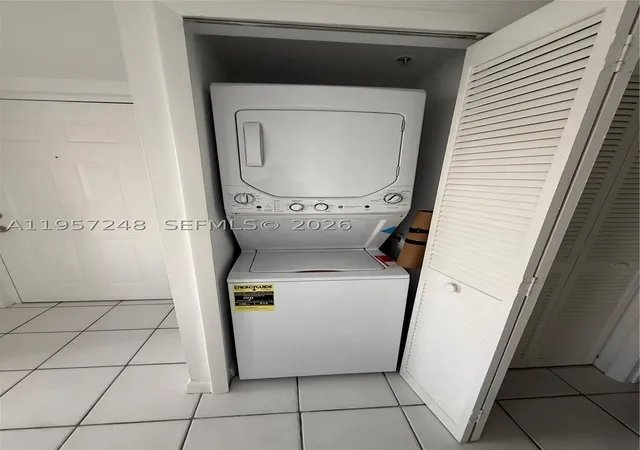 Listing Photo 4 - Condo for sale in Grove Palms I Condo located at 3052 Sw 27Th Ave, Miami, FL 33133 - Unit #301
