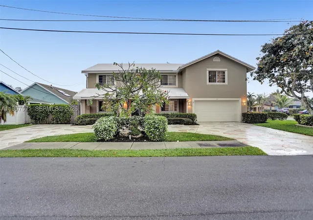 Photo 2 of Single family home for sale at 466 Ne 8th Ave, Deerfield Beach, FL 33441 | MLS# A11957571 | Listing updated on 2026-09-04