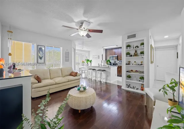 Listing Photo 4 - Condo for sale in building located at 777 Riverside Dr, Coral Springs, FL 33071 - Unit #1521