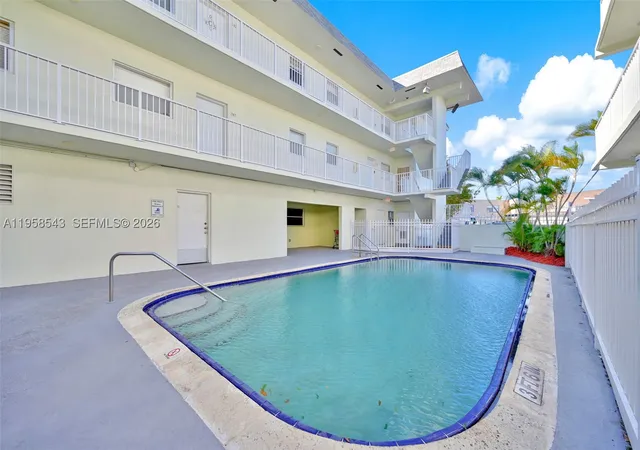 Listing Photo 3 - Condo for sale in building located at 12890 Ne 8Th Ave, Miami, FL 33161 - Unit #208