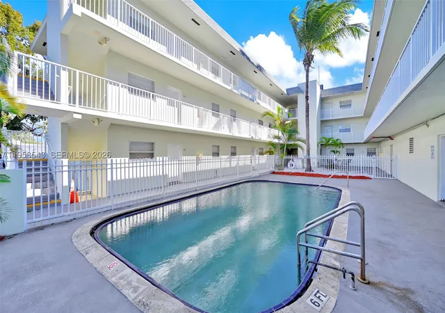 Listing Photo 5 - Condo for sale in building located at 12890 Ne 8Th Ave, Miami, FL 33161 - Unit #208