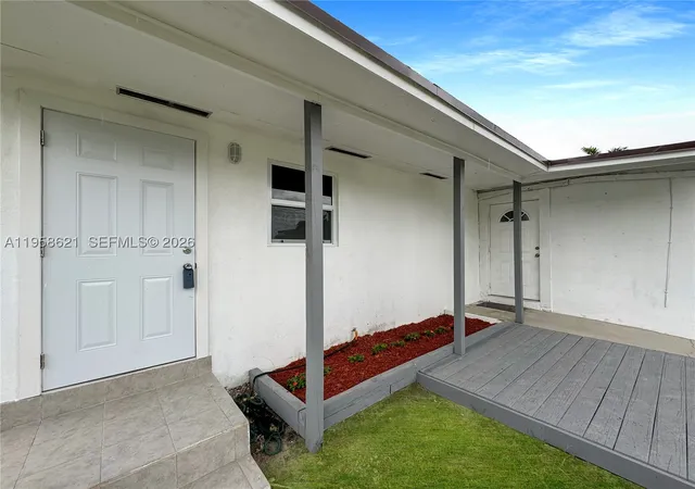 Photo 2 of Multi family home for sale at 4133 Sw 52nd St, Fort Lauderdale, FL 33314 | MLS# A11958621 | Listing updated on 2026-08-27