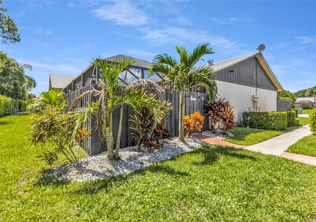 Photo 1 of Single family home for sale at 1050 Summit Trail Cir #B, West Palm Beach, FL 33415 | MLS# A11952219 | Listing updated on 2026-09-09